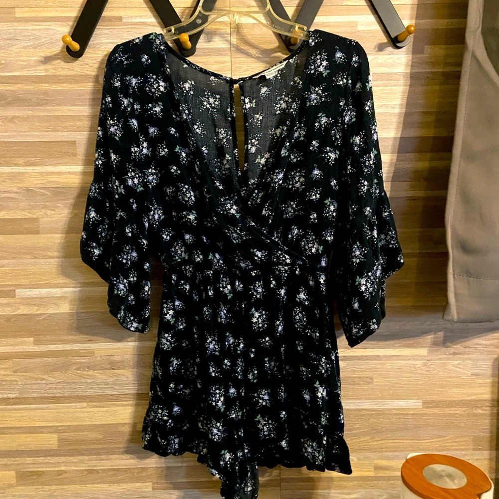 American Eagle Outfitters Floral Dark Blue Short Romper